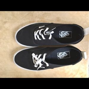 Vans Authentic Black, Men Size 6.0 / Women 7.5. Like New